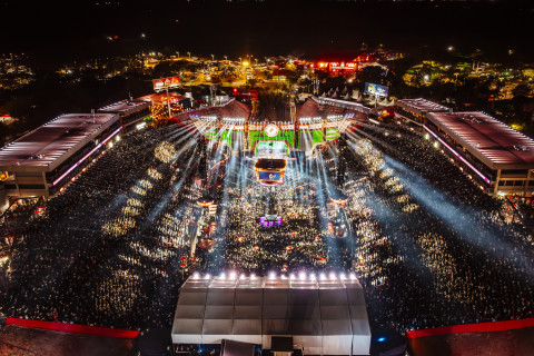 Abertura da Festa do Peão de Barretos 2026 é marcada por polêmicas, críticas e encontro entre Ana Castela e Nikolas Ferreira